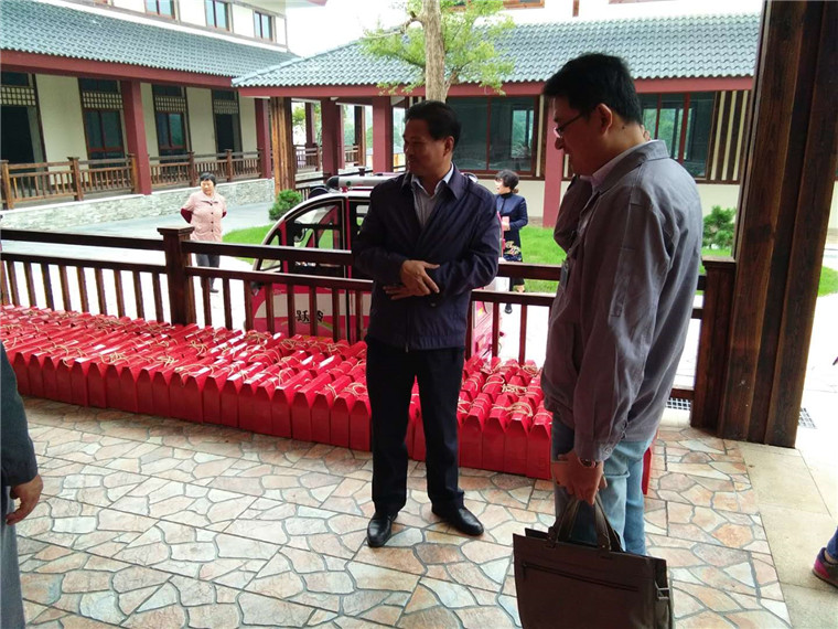 新长宜科技善卷上东村献爱心活动